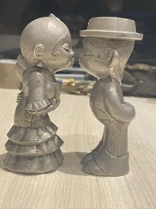 Lot Vintage de 2 Figurines Embrasser Paire Métal " Figurines Non Marquées - Imagen 1 de 5