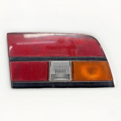 Luz trasera lateral derecha del pasajero Nissan 300ZX Z31 RT 1984-1989 FABRICANTE DE EQUIPOS ORIGINALES Foto 1 de 4