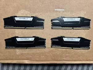 G.Skill RipJaws V 64 GB (4 x 16 GB) DDR4-3200 CL16 memoria desktop - usato - Foto 1 di 2
