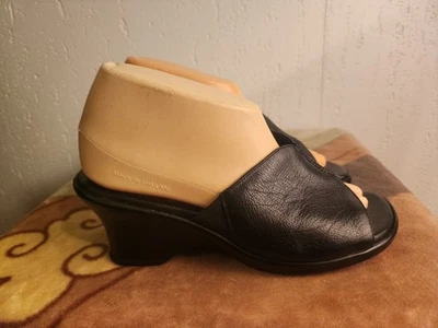 Munro American Womens sz 6.5W Black Leather Walking Wedge Slides Sandals #50 - Image 1 of 4