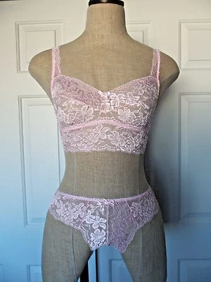 Sujetador camisola recortada de encaje apenas rosa Cosabella LUCKY S y tanga baja S/M   Foto 1 de 4