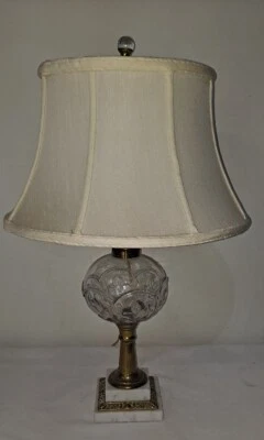 Lámpara de mesa Globe Ball de cristal vintage de mediados de siglo Foto 1 de 4