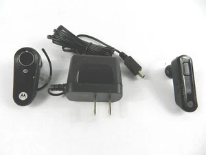 LOT (2) MOTOROLA SYN2347Ah371 w SYN2647 Bluetooth Wireless In-Ear Headsets D122 - Picture 1 of 9