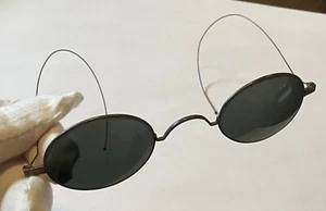 Occhiali da sole antichi Steam Punk con bordo in filo metallico  - Foto 1 di 8