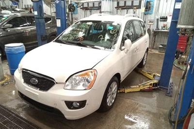 2011 Kia Rondo Automatic Transmission OEM 138K Miles - LKQ401804141 - Image 1 of 4