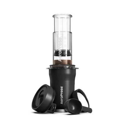 AeroPress Go Plus Kaffee-Zubereiter, schwarz - Reise-Kaffeemaschine, isoliert