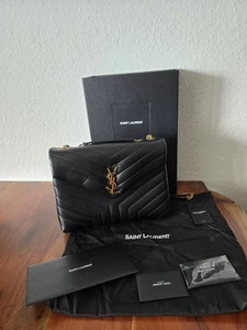 Yves Saint Laurent Monogram Loulou Medium Schwarz/Gold, Neu mit Karton - Bild 1 von 5