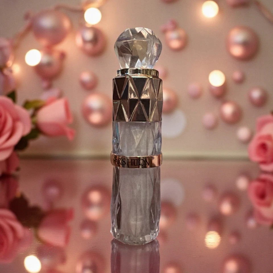 Brillo de labios Paris Hilton Diamond NUEVO PRECIO DE VENTA SUGERIDO POR EL FABRICANTE $10 Foto 1 de 1