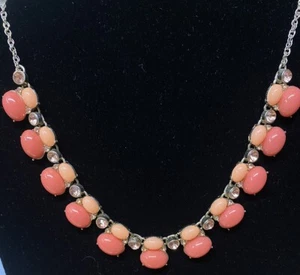 Trifari signierte kurze Halskette dunkelhellrosa Pfirsichedelsteine Stein Kostüm Schmuck - Bild 1 von 5
