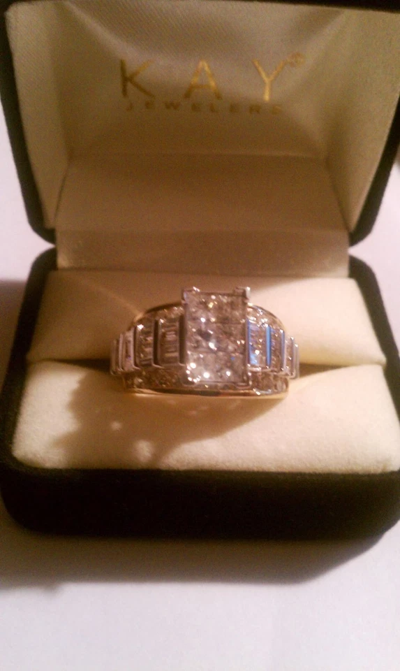 engagement ring - Image 1 of 1