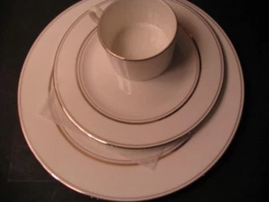 Kate Spade new york "Library Lane Platinum" China 5pc place Setting New - Picture 1 of 1