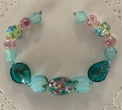 "Nuevo 8,5"" Hilo Exquisito Azul y Rosa Floral LampWork Vidrio Cuentas Focales 10-22 mm" Foto 1 de 2