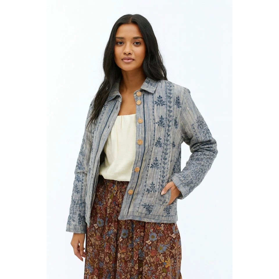 Chaqueta grande Young Threads Kanta Boho Western Cottage Patchwork azul bordada Foto 1 de 4