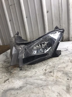 19 Ski-Doo Renegade Adrenaline 900 Ace Turbo 137" Conjunto de faros  Foto 1 de 4