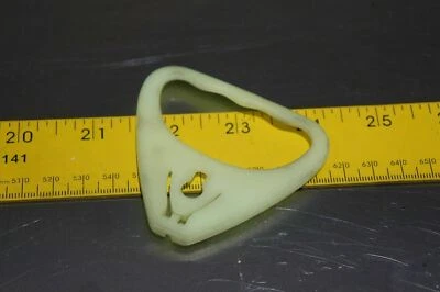 BMW F10 528I 550I 535I 2011-2016 manija de liberación de maletero de emergencia brilla en la oscuridad Foto 1 de 4