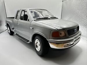 Welly 1/18 1999 Ford F150 flareside supercab pick up silver