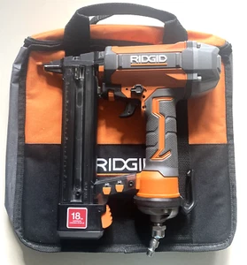 RIDGID 18 GAUGE solo strumento graffetta corona stretta -LV20463NN14474/W borsa attrezzi - Foto 1 di 8