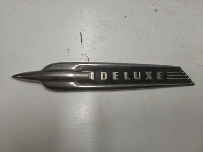 Ford DELUXE 1950 emblema lado del conductor moldura lanza Foto 1 de 4