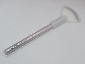 NYX Makeup Holographic Halo Micro Highlighting Fan Brush - HHSB07 - Picture 1 of 5