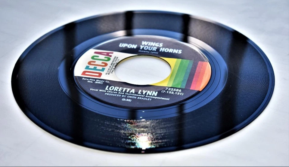 Loretta Lynn Wings Upon Your Horns / Back To Earth 1969 Decca  732586 VG+ - Imagem 1 de 1