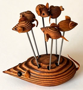 Vintage MCM Wooden MOUSE HOLDER w/ 6 MICE Cheese Cocktail Appetizers METAL PICKS - Picture 1 of 5