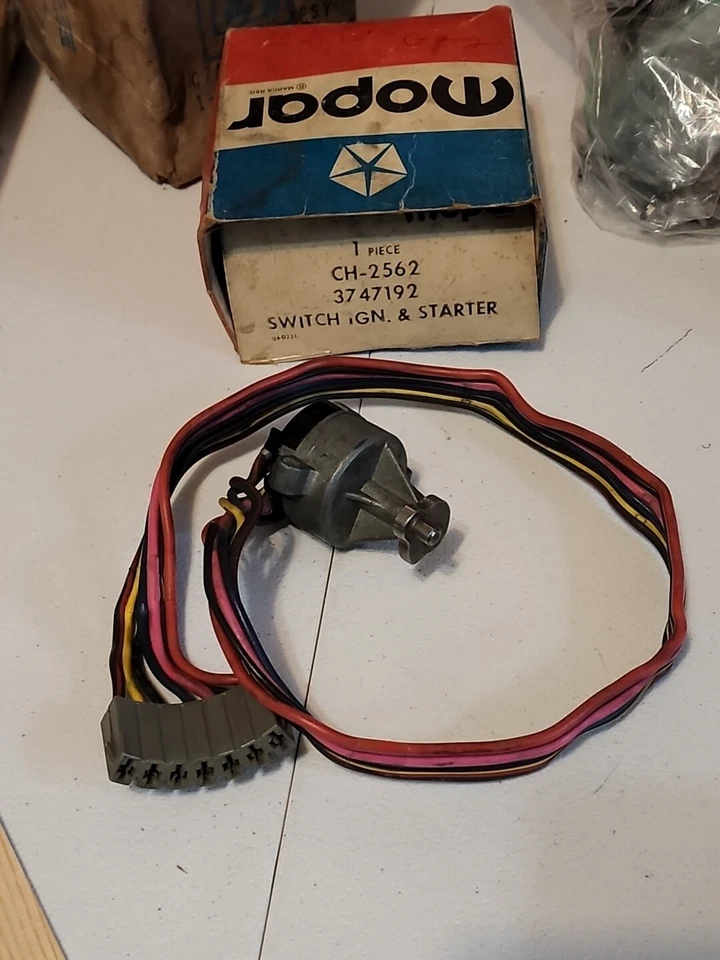 Nuevo de Lote Antiguo Interruptor de Encendido Mopar 1977-78 Todos los Coches y Camiones P/N 3747192 OEM Foto 1 de 4