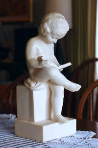 Scultura da lettura per bambini, "Enfant Lisant, XIX", scultura altezza 18", 21 libbre. - Foto 1 di 21