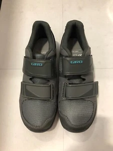 GIRO WOMENS BERM MTB CYCLING SHOES - TITANIUM/DARK SHADOW - UK4.5 EU38 - Picture 1 of 3