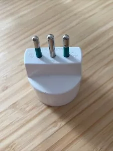 Grounded Power Outlet Connector for Italy, San Marino, compatible with EU plugs - Imagen 1 de 9