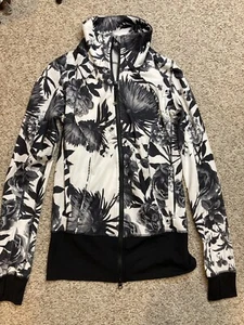 Lululemon Nice Asana Jacket Brisk Bloom Floral Full Zip Black White Size 4 - Picture 1 of 12