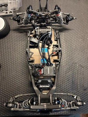 tlr22x ac used roller no electronics included excellent condition lots of spares - Image 1 of 4