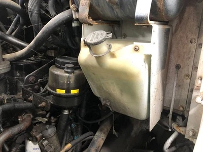 Kenworth T300 1995-2008 depósito de lavadora de parabrisas izquierdo/conductor - usado Foto 1 de 3