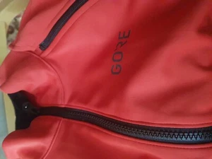 GORE PHANTOM INFINIUM GTX Cabrio Fahrradjacke Weste - rot + schwarz - klein - Bild 1 von 1