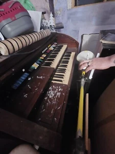 lowrey organ  - Picture 1 of 1