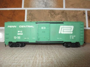 HO Scale Penn Central Box Car Green & White Train Rail Setup Piece Replica Train - Picture 1 of 12