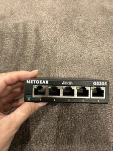 Netgear GS305 5-Port Gigabit Ethernet SOHO Unmanaged Switch GS305-300AUS - Picture 1 of 4