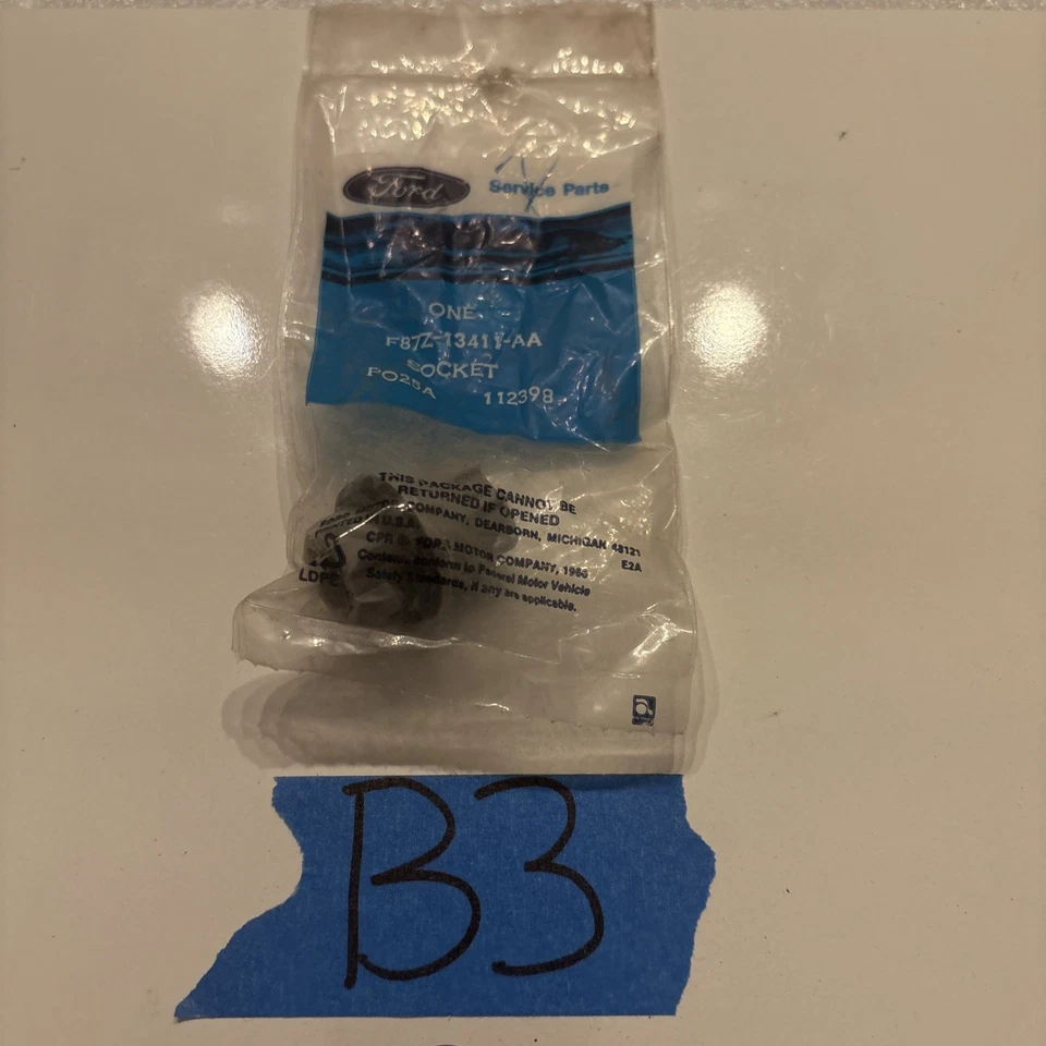 98-03 Ford Escort Side Marker Light Socket Assembly F87Z-13411-AA OEM - Image 1 of 4