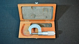 Mitutoyo Nº 101-117 Micrómetro 0-1" .0001" M225-1 con Estuche Hecho en Japón - Imagen 1 de 9