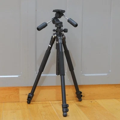 Used Giottos MTL9361B Tripod kit with carry bag (SH43843) - Image 1 of 4