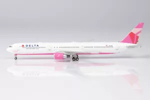 Panda Models 1:400 Delta Air Lines B767-400ER “2010 Cancer Foundation” N845MH - Imagen 1 de 5