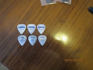 6 Pack White Pearl Cool-cell Rubberized Accu-Grip Thin Gauge Guitar Picks #1370 - Picture 1 of 2