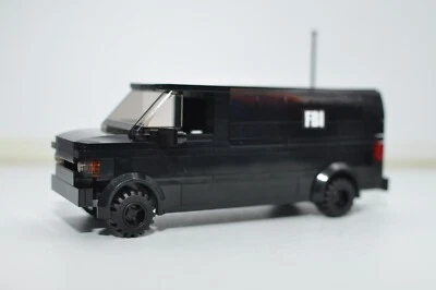 Modelo de furgoneta de transporte negra FBI personalizado construido y compatible con ladrillos LEGO® Foto 1 de 3