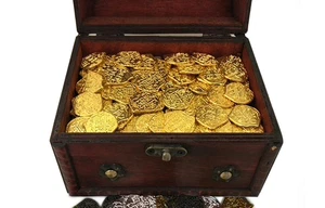 Seven Seas Pirates Toy Metal Shiny Gold Coins with Treasure Chest - 100 Tokens - Picture 1 of 5