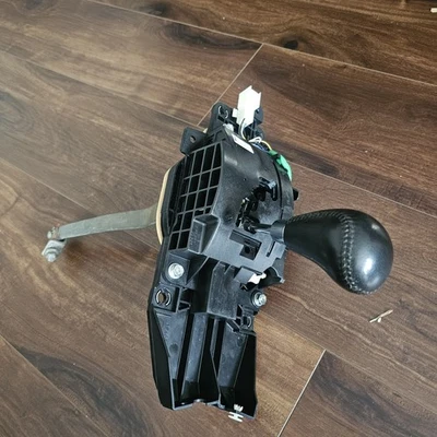 Conjunto de palanca de cambios automática Mazda RX-8 2004-2008 con perilla OEM (LHD) Foto 1 de 4