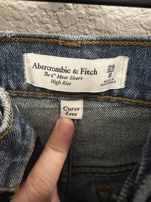 Pantalones cortos de mezclilla de tiro alto Abercrombie & Fitch The Mom Curve Love talla 29/8 Foto 1 de 4