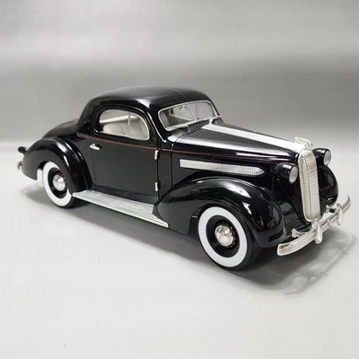 MODELOS DE FIRMA 1936 PONTIAC DELUXE NEGRO ESCALA 1:18 DIECAST Foto 1 de 4
