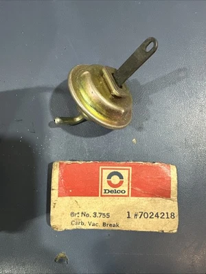 NOS GM 1971-1972 Olds Cutlass 350 4bbl Carburetor Choke Pull Off Vacuum Break - Image 1 of 4