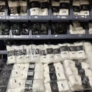 Pack de 5 calcetines ligeros tobillo redondo niño niña blanco y negro## - Imagen 1 de 10
