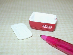 Paquete de 6 paquetes de resina de resina rojo pequeño ""Town Square"" miniatura, casa de muñecas 1:12 o 1:24 - Imagen 1 de 2
