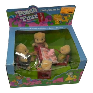 SELTEN Vintage 1987 Mel Appel Pfirsich Fuzz Ferkel Familie Esszimmer Spielset #2620 - Bild 1 von 9